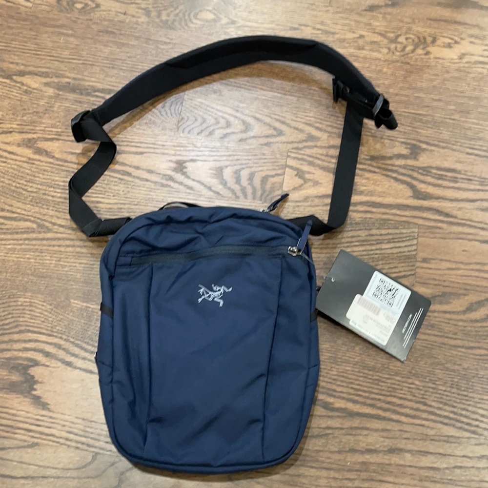 Arc’TERYX sling blade 4 shoulder bag